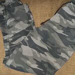 Wild Fable Camouflage Women’s Jogger sweatpants